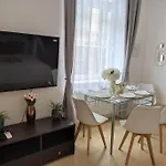 Apartman Trendy 2 Flat Near Corvin Mall With Garage