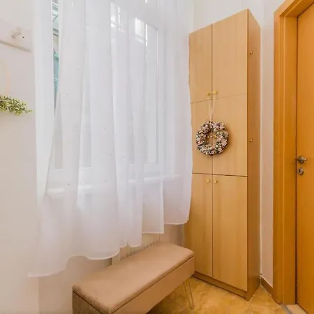 Διαμέρισμα Trendy 2 Room Flat Near Corvin Mall Garage Ac Dishwasher