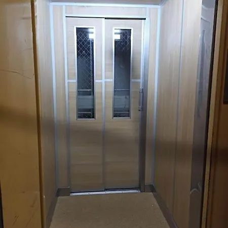 Trendy 2 Room Flat Near Corvin Mall Garage Ac Dishwasher Budapeste