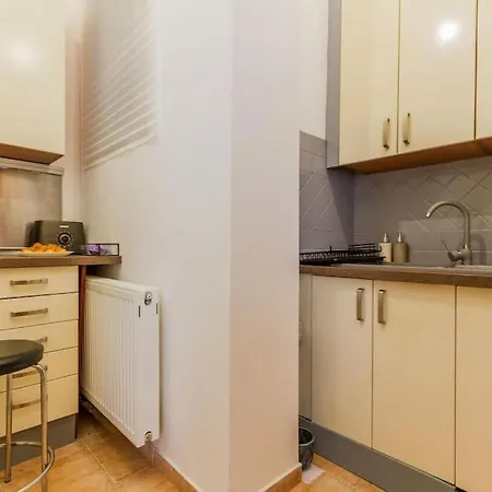 Trendy 2 Room Flat Near Corvin Mall Garage Ac Dishwasher Budapest