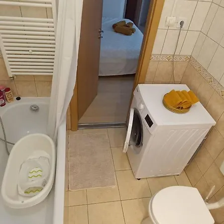 Trendy 2 Room Flat Near Corvin Mall Garage Ac Dishwasher * Budapeste