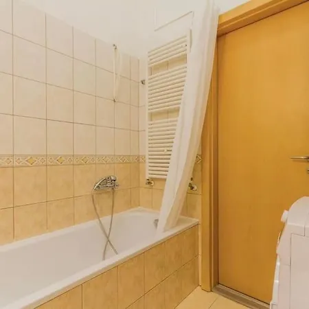 Apartment Trendy 2 Room Flat Near Corvin Mall Garage Ac Dishwasher