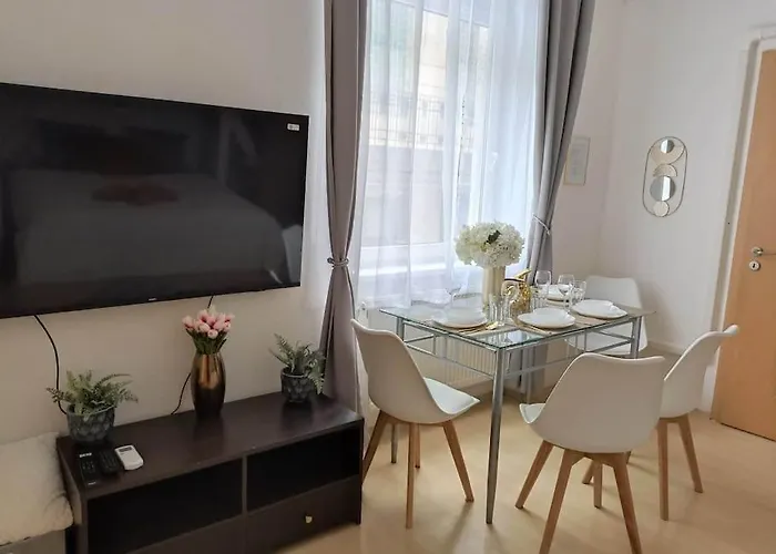 Apartamento Trendy 2 Flat, Next To Corvin Mall Free Huge Garage! Ac,dishwasher,washmachine, Smart Tv