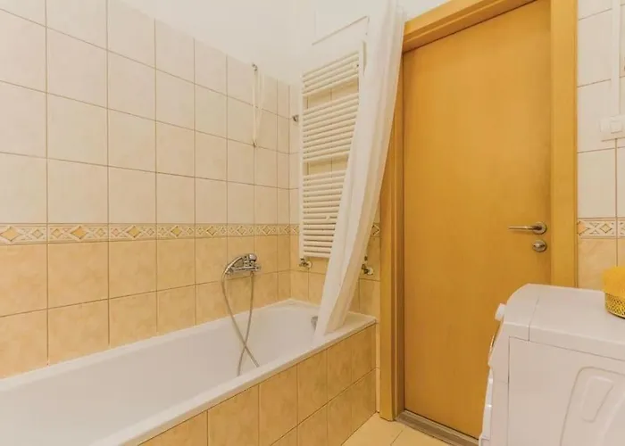 Apartamento Trendy 2 Flat, Next To Corvin Mall Free Huge Garage! Ac,dishwasher,washmachine, Smart Tv